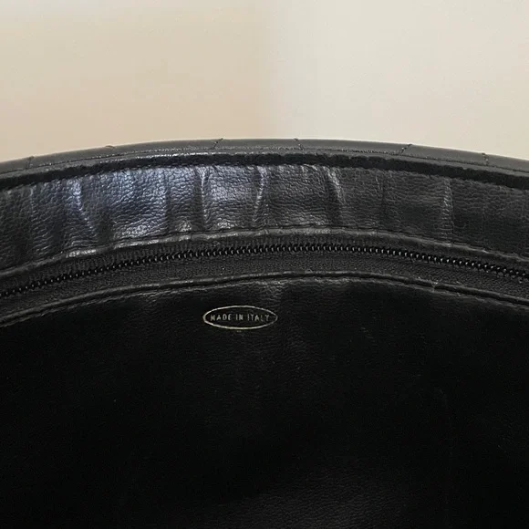 Vintage CHANEL Black Quilted lambskin Crossbody - Picture 11 of 16